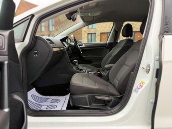 Volkswagen e-Golf 35.8kWh e-Golf Hatchback 5dr Electric Auto (136 ps)