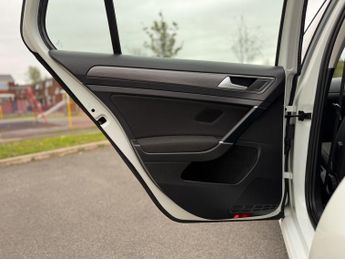 Volkswagen e-Golf 35.8kWh e-Golf Hatchback 5dr Electric Auto (136 ps)