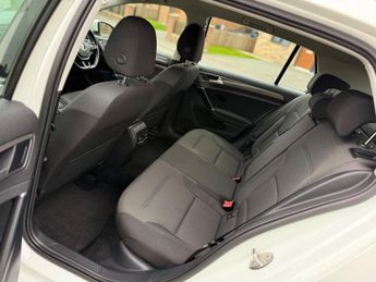 Volkswagen e-Golf 35.8kWh e-Golf Hatchback 5dr Electric Auto (136 ps)