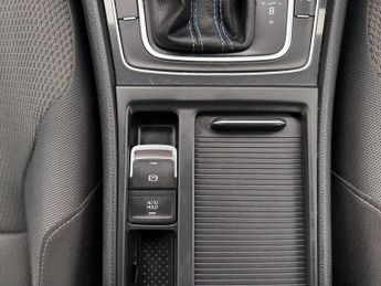 Volkswagen e-Golf 35.8kWh e-Golf Hatchback 5dr Electric Auto (136 ps)