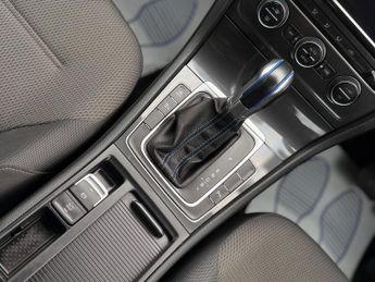 Volkswagen e-Golf 35.8kWh e-Golf Hatchback 5dr Electric Auto (136 ps)