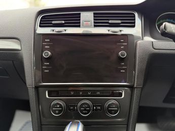 Volkswagen e-Golf 35.8kWh e-Golf Hatchback 5dr Electric Auto (136 ps)