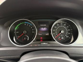 Volkswagen e-Golf 35.8kWh e-Golf Hatchback 5dr Electric Auto (136 ps)