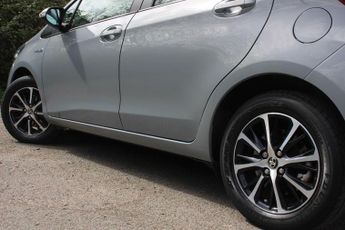 Toyota Yaris 1.5 VVT-h Icon Tech E-CVT Euro 6 (s/s) 5dr