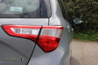 Toyota Yaris 1.5 VVT-h Icon Tech E-CVT Euro 6 (s/s) 5dr