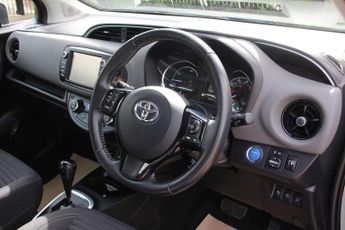 Toyota Yaris 1.5 VVT-h Icon Tech E-CVT Euro 6 (s/s) 5dr