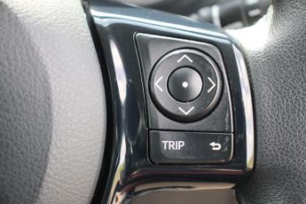 Toyota Yaris 1.5 VVT-h Icon Tech E-CVT Euro 6 (s/s) 5dr