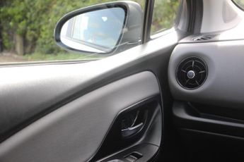 Toyota Yaris 1.5 VVT-h Icon Tech E-CVT Euro 6 (s/s) 5dr