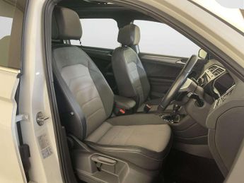 Volkswagen Tiguan 2.0 TDI R-Line Tech SUV 5dr Diesel DSG 4Motion Euro 6 (s/s) (150