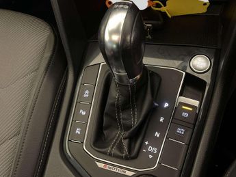 Volkswagen Tiguan 2.0 TDI R-Line Tech SUV 5dr Diesel DSG 4Motion Euro 6 (s/s) (150