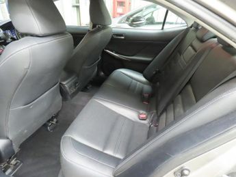 Lexus IS 2.5 300h Advance E-CVT Euro 6 (s/s) 4dr