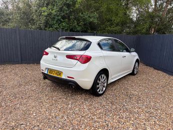 Alfa Romeo Giulietta 2.0 JTDM-2 Veloce Euro 5 (s/s) 5dr