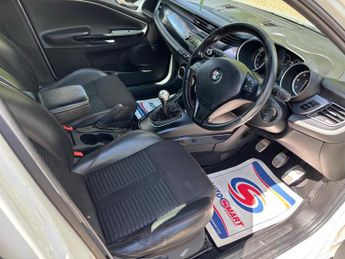 Alfa Romeo Giulietta 2.0 JTDM-2 Veloce Euro 5 (s/s) 5dr
