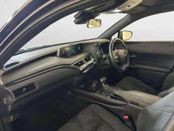 Lexus UX 2.0 250h SUV 5dr Petrol Hybrid E-CVT Euro 6 (s/s) (184 ps)