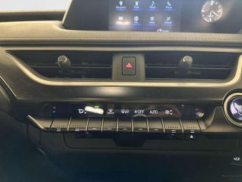 Lexus UX 2.0 250h SUV 5dr Petrol Hybrid E-CVT Euro 6 (s/s) (184 ps)
