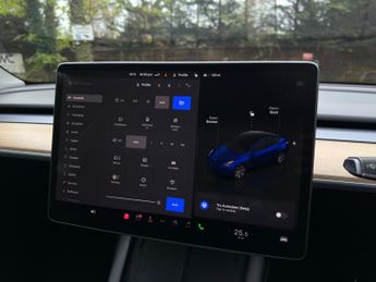 Tesla Model Y (Dual Motor) Long Range SUV 5dr Electric Auto 4WDE (384 bhp)