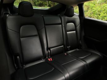 Tesla Model Y (Dual Motor) Long Range SUV 5dr Electric Auto 4WDE (384 bhp)