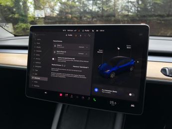 Tesla Model Y (Dual Motor) Long Range SUV 5dr Electric Auto 4WDE (384 bhp)