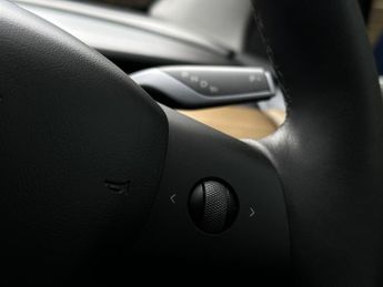 Tesla Model Y (Dual Motor) Long Range SUV 5dr Electric Auto 4WDE (384 bhp)