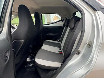 Toyota AYGO 1.0 VVT-i x-play Euro 5 5dr Euro 5