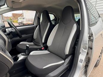 Toyota AYGO 1.0 VVT-i x-play Euro 5 5dr Euro 5