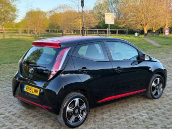 Toyota AYGO 1.0 VVT-i x-clusiv Hatchback 5dr Petrol x-shift Euro 5 Euro 5 (6