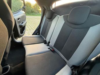 Toyota AYGO 1.0 VVT-i x-clusiv Hatchback 5dr Petrol x-shift Euro 5 Euro 5 (6