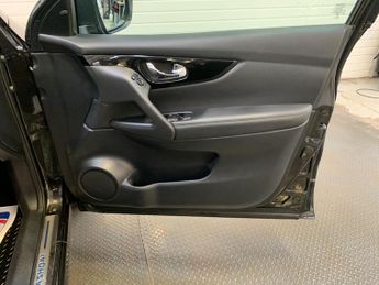 Nissan Qashqai 1.6 dCi Tekna XTRON 2WD Euro 6 (s/s) 5dr