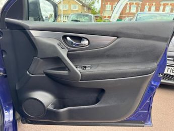 Nissan Qashqai 1.2 DIG-T N-Connecta XTRON Euro 6 (s/s) 5dr