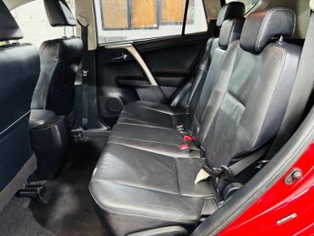 Toyota RAV4 2.2 D-CAT Invincible Auto 4WD Euro 5 5dr