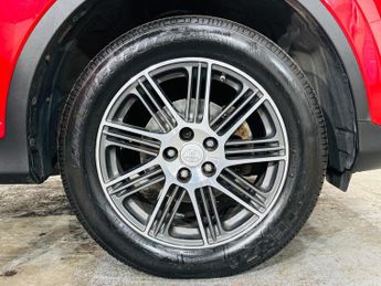 Toyota RAV4 2.2 D-CAT Invincible Auto 4WD Euro 5 5dr