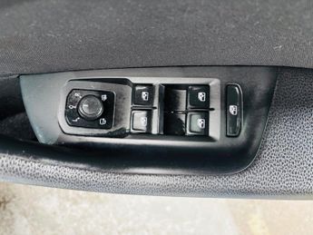Volkswagen Passat 1.6 TDI BlueMotion Tech SE Business DSG Euro 6 (s/s) 4dr