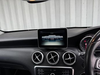 Mercedes-Benz A Class 2.1 A200d Sport (Premium) 7G-DCT Euro 6 (s/s) 5dr