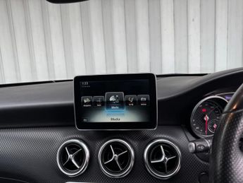 Mercedes-Benz A Class 2.1 A200d Sport (Premium) 7G-DCT Euro 6 (s/s) 5dr