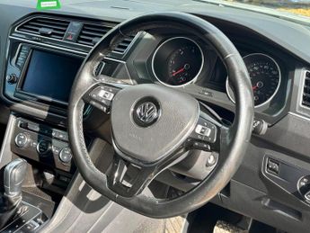Volkswagen Tiguan 2.0 TDI BlueMotion Tech SE Navigation DSG 4Motion Euro 6 (s/s) 5