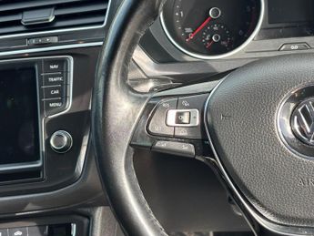 Volkswagen Tiguan 2.0 TDI BlueMotion Tech SE Navigation DSG 4Motion Euro 6 (s/s) 5