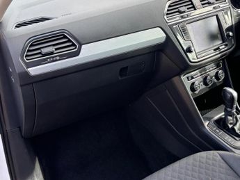 Volkswagen Tiguan 2.0 TDI BlueMotion Tech SE Navigation DSG 4Motion Euro 6 (s/s) 5