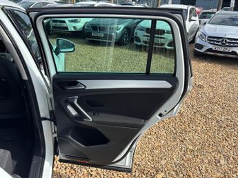 Volkswagen Tiguan 2.0 TDI BlueMotion Tech SE Navigation DSG 4Motion Euro 6 (s/s) 5