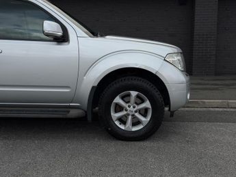 Nissan Pathfinder 2.5 dCi Tekna 5dr