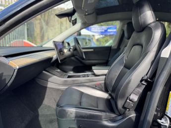 Tesla Model Y (Dual Motor) Long Range Auto 4WDE 5dr