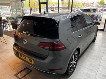 Volkswagen e-Golf 35.8kWh e-Golf Auto 5dr