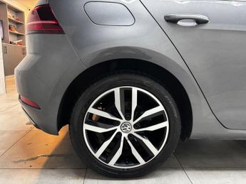 Volkswagen e-Golf 35.8kWh e-Golf Auto 5dr