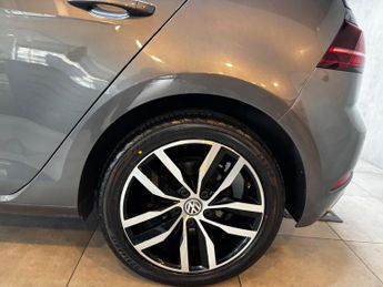 Volkswagen e-Golf 35.8kWh e-Golf Auto 5dr