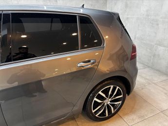 Volkswagen e-Golf 35.8kWh e-Golf Auto 5dr