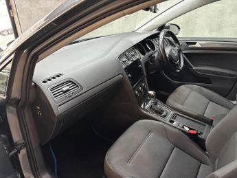 Volkswagen e-Golf 35.8kWh e-Golf Auto 5dr