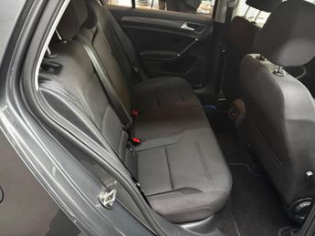 Volkswagen e-Golf 35.8kWh e-Golf Auto 5dr