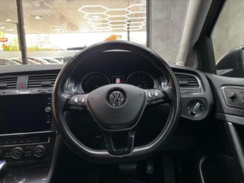 Volkswagen e-Golf 35.8kWh e-Golf Auto 5dr