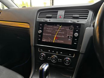 Volkswagen e-Golf 35.8kWh e-Golf Auto 5dr