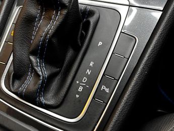 Volkswagen e-Golf 35.8kWh e-Golf Auto 5dr