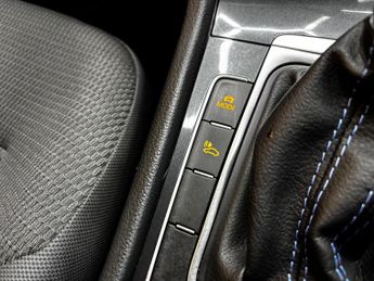 Volkswagen e-Golf 35.8kWh e-Golf Auto 5dr